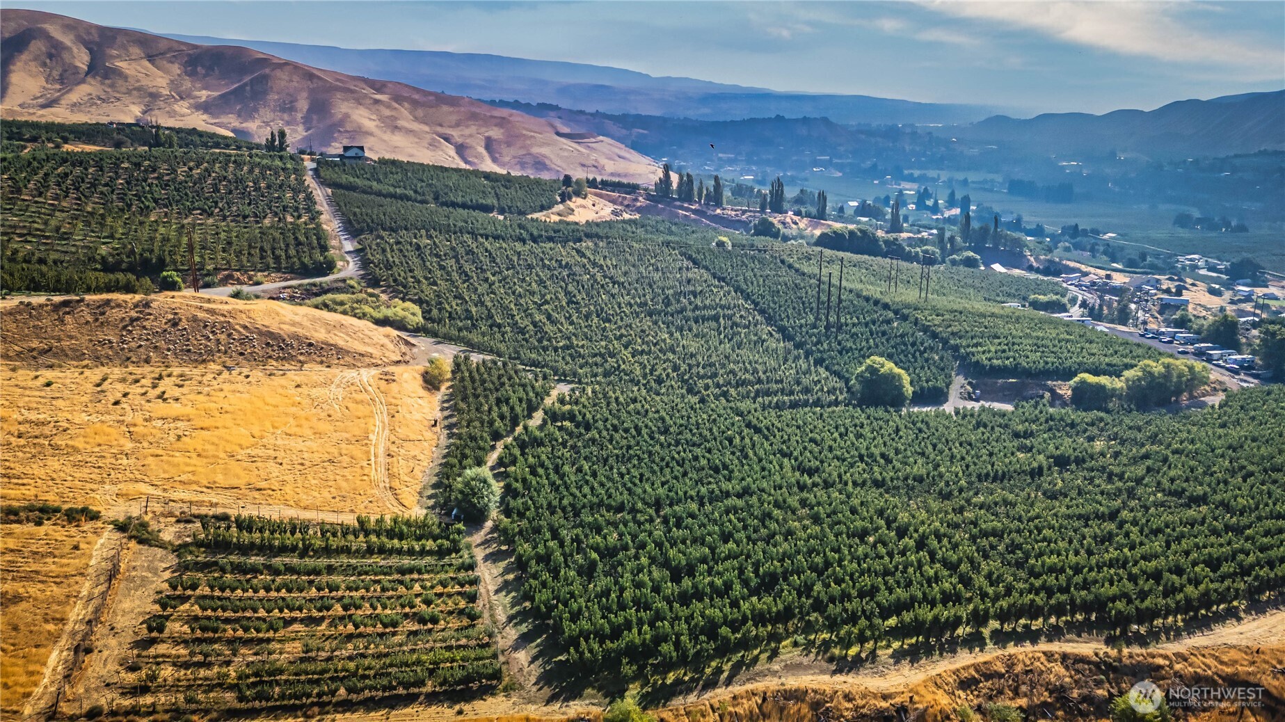 394 Lure Lane Wenatchee, WA 98801 - Photo 3 of 27 a view of a city