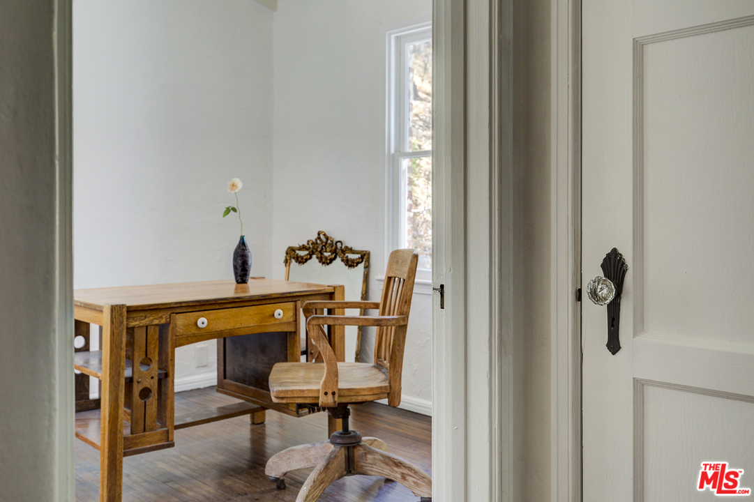 8420 La Tuna Canyon Road Sun Valley, CA 91352 - Photo 27 of 50 a view of a room with a table and chairs