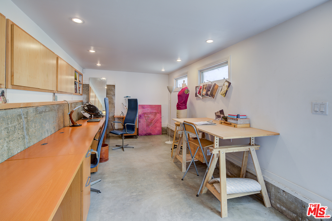 8420 La Tuna Canyon Road Sun Valley, CA 91352 - Photo 43 of 50 a view of a room with gym equipment