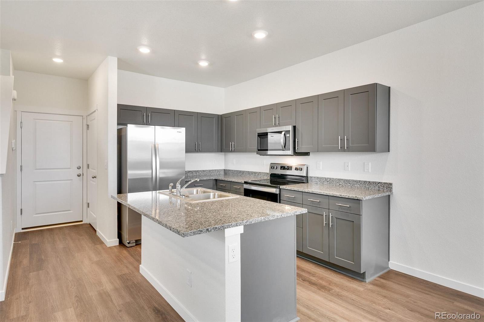 6908 Zig Place Frederick, CO 80530 - Photo 8 of 38