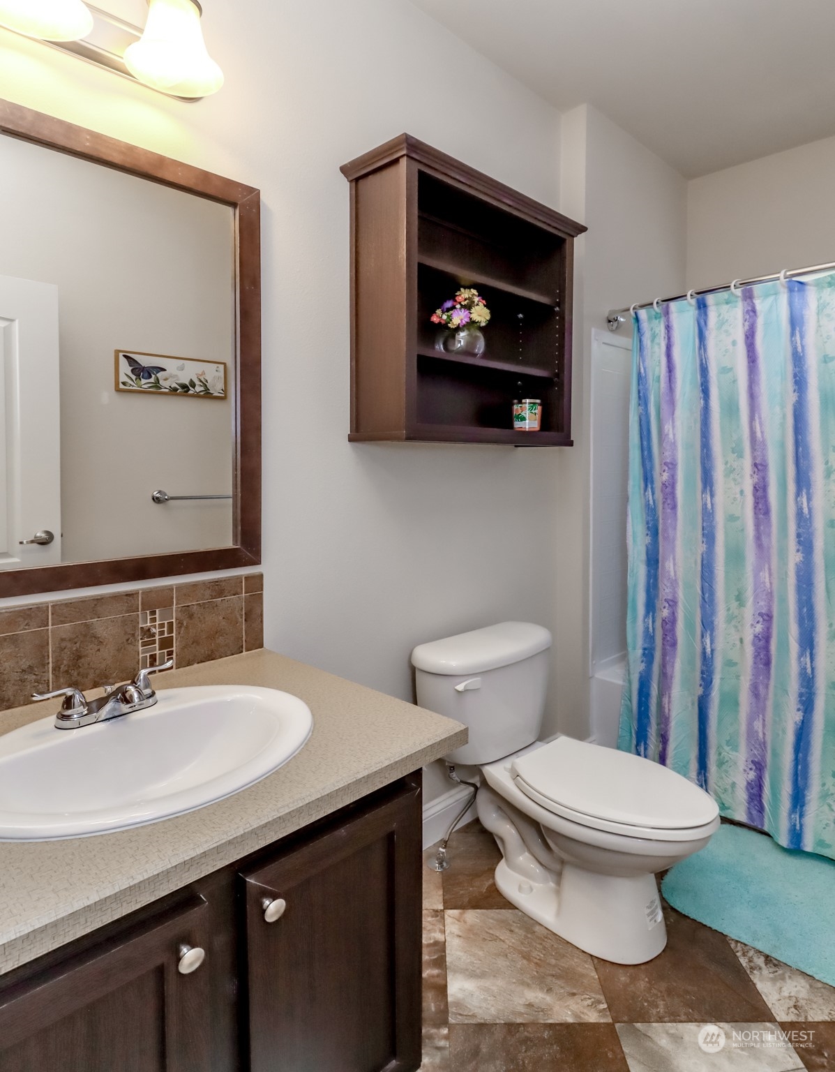 828 Mountain Villa Drive Enumclaw, WA 98022 - Photo 22 of 34 a bathroom with a toilet a sink and a mirror