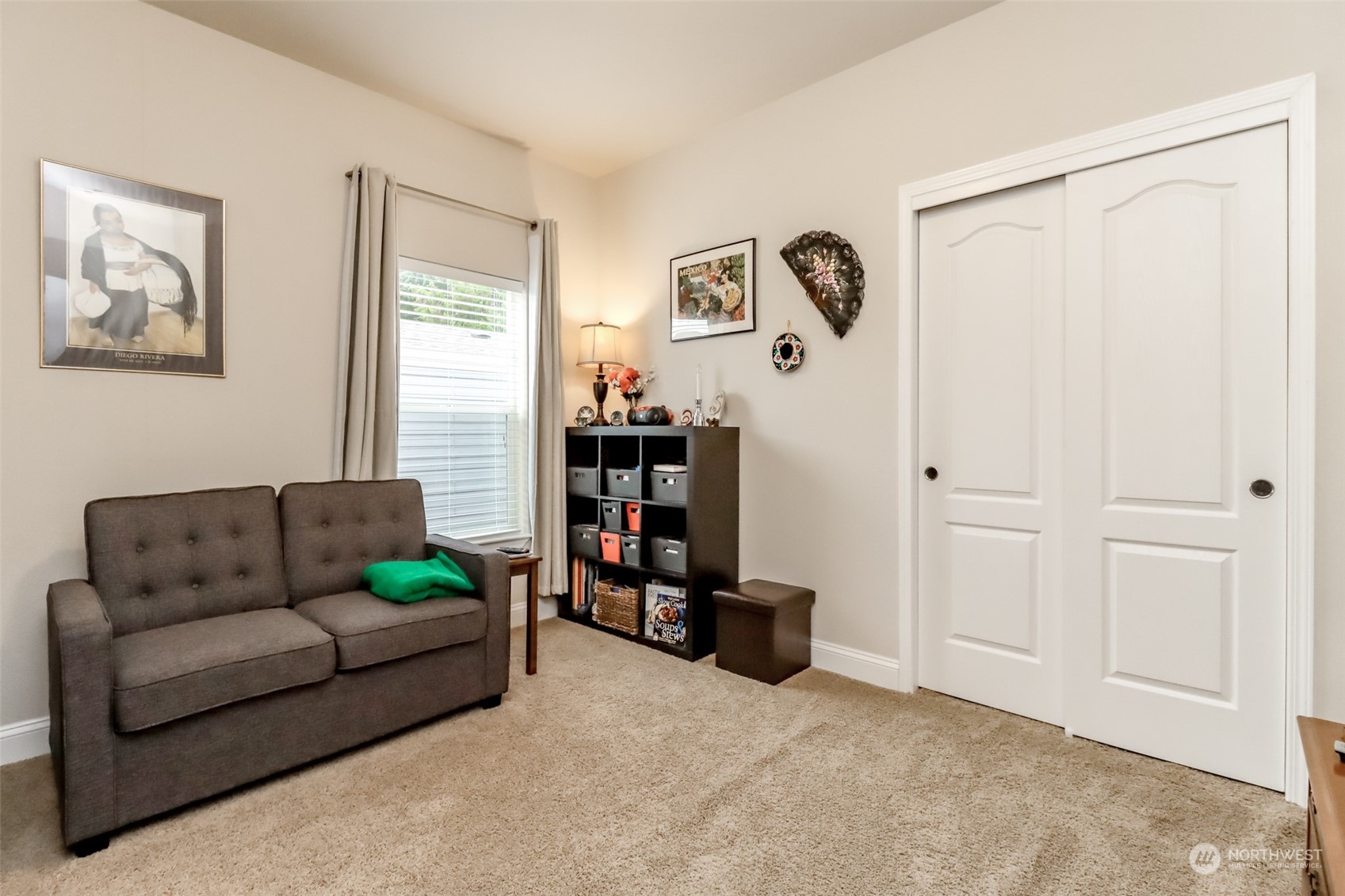828 Mountain Villa Drive Enumclaw, WA 98022 - Photo 23 of 34 a living room with furniture and wooden floor
