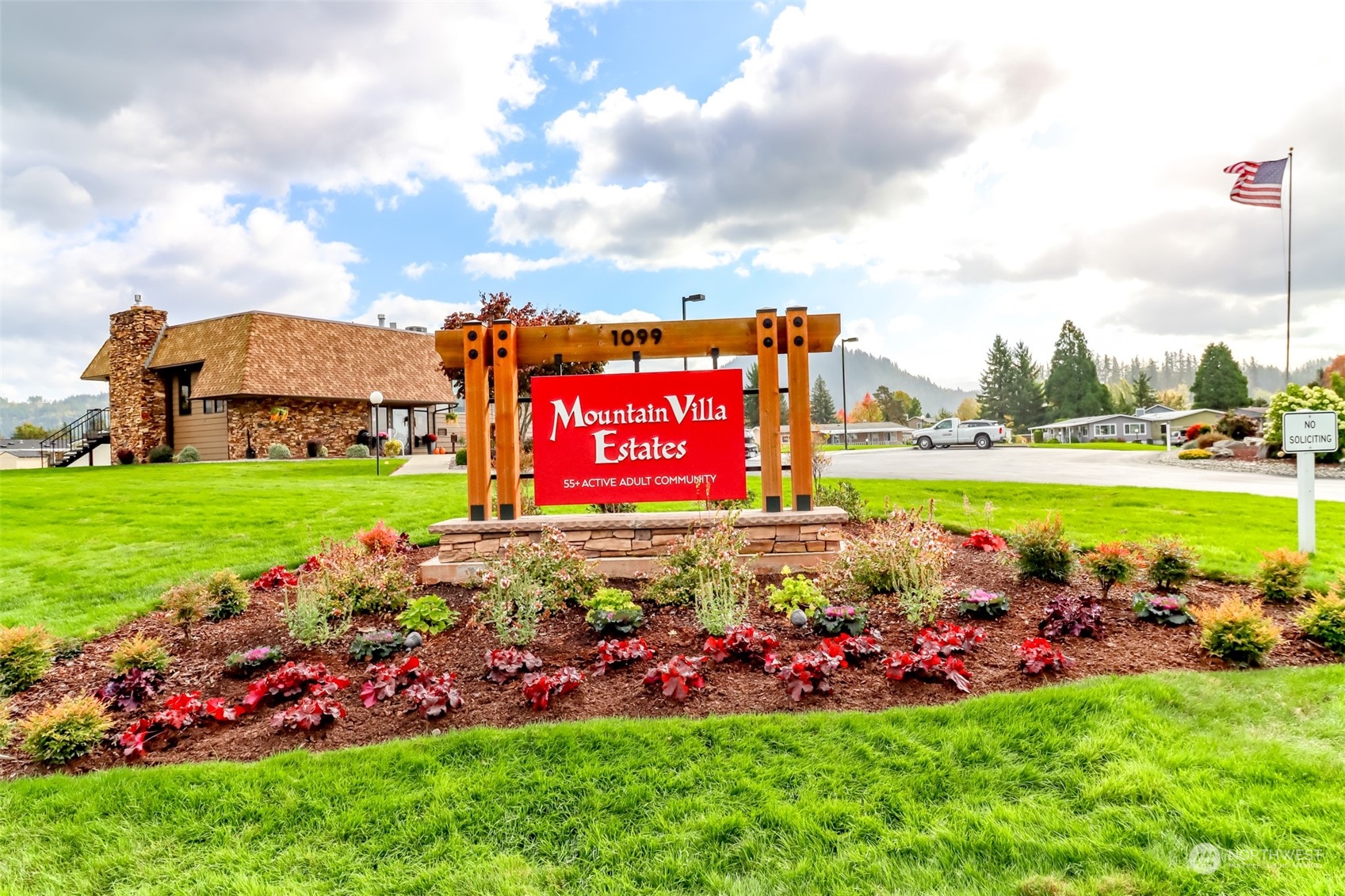 828 Mountain Villa Drive Enumclaw, WA 98022 - Photo 34 of 34 a view of a bunch of flowers and trees