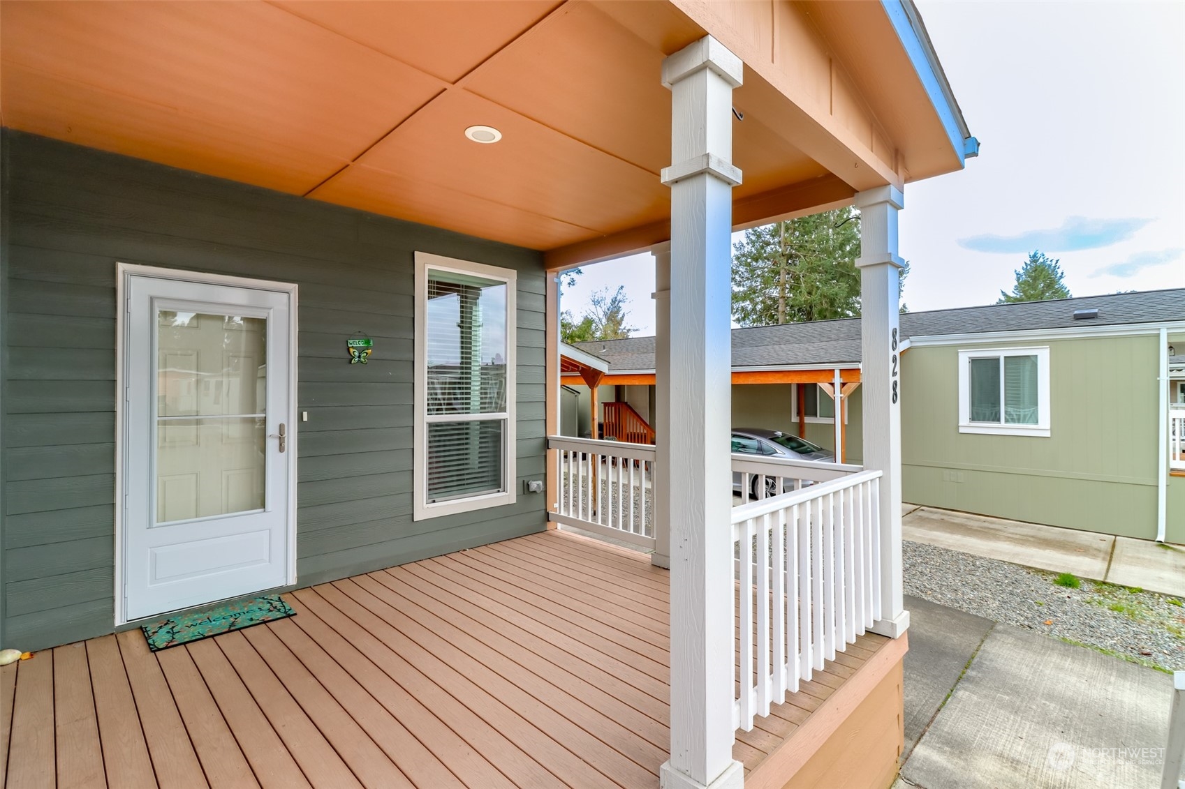 828 Mountain Villa Drive Enumclaw, WA 98022 - Photo 6 of 34 a porch with seating space