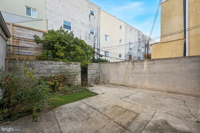 a view of a back yard of the house