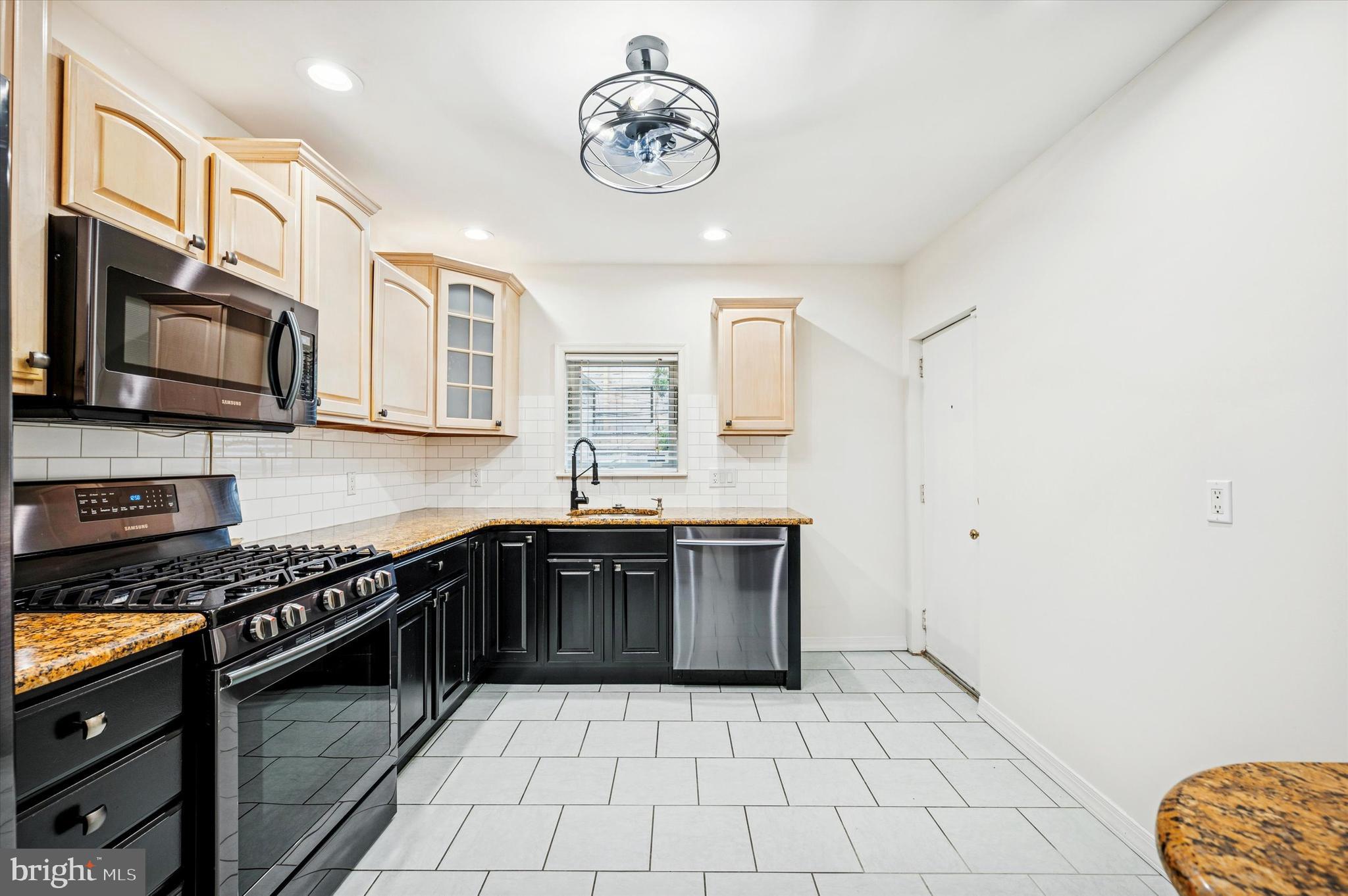 2038 Fairmount Avenue Philadelphia, PA 19130 - Photo 7 of 24