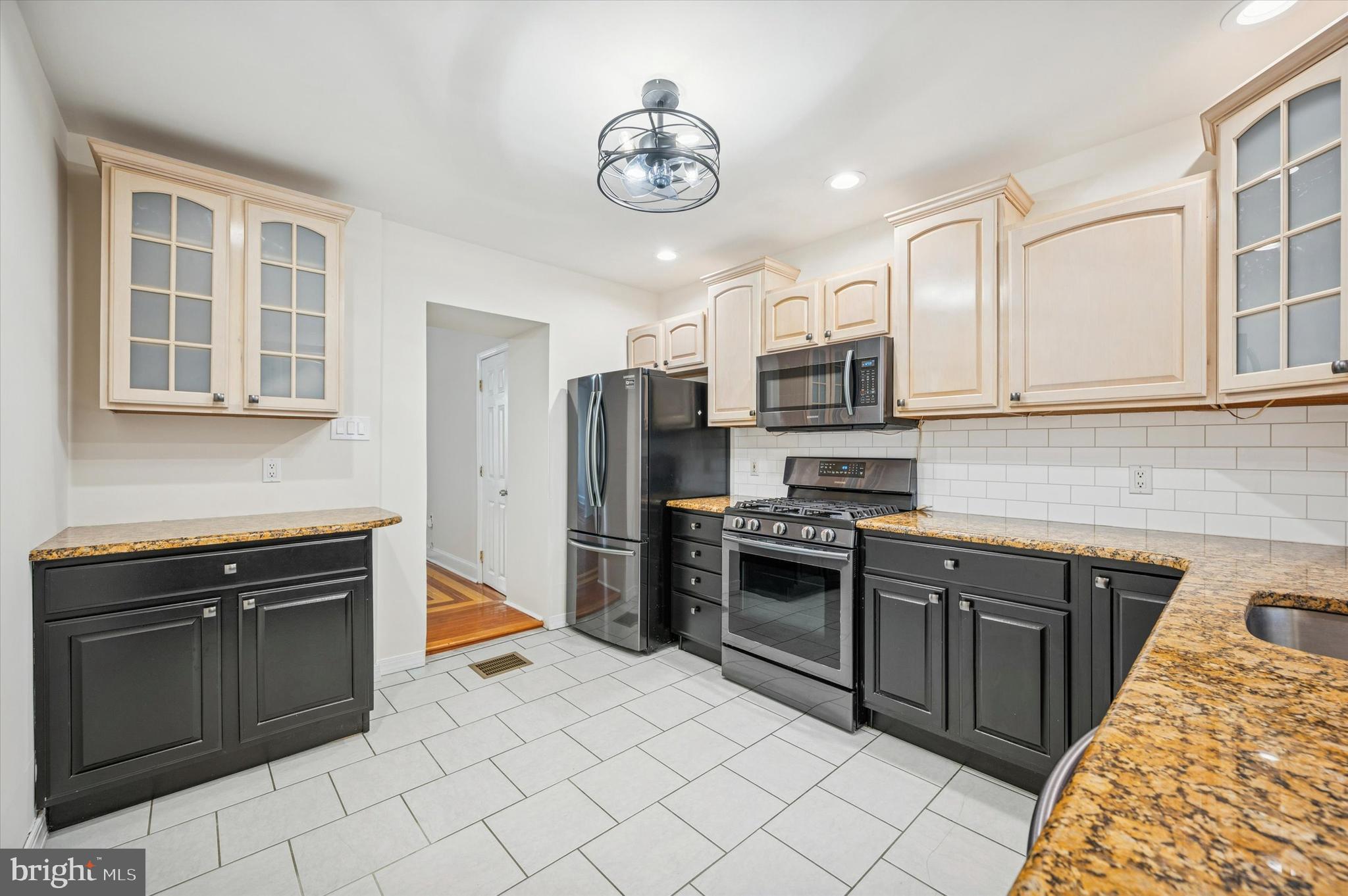 2038 Fairmount Avenue Philadelphia, PA 19130 - Photo 8 of 24