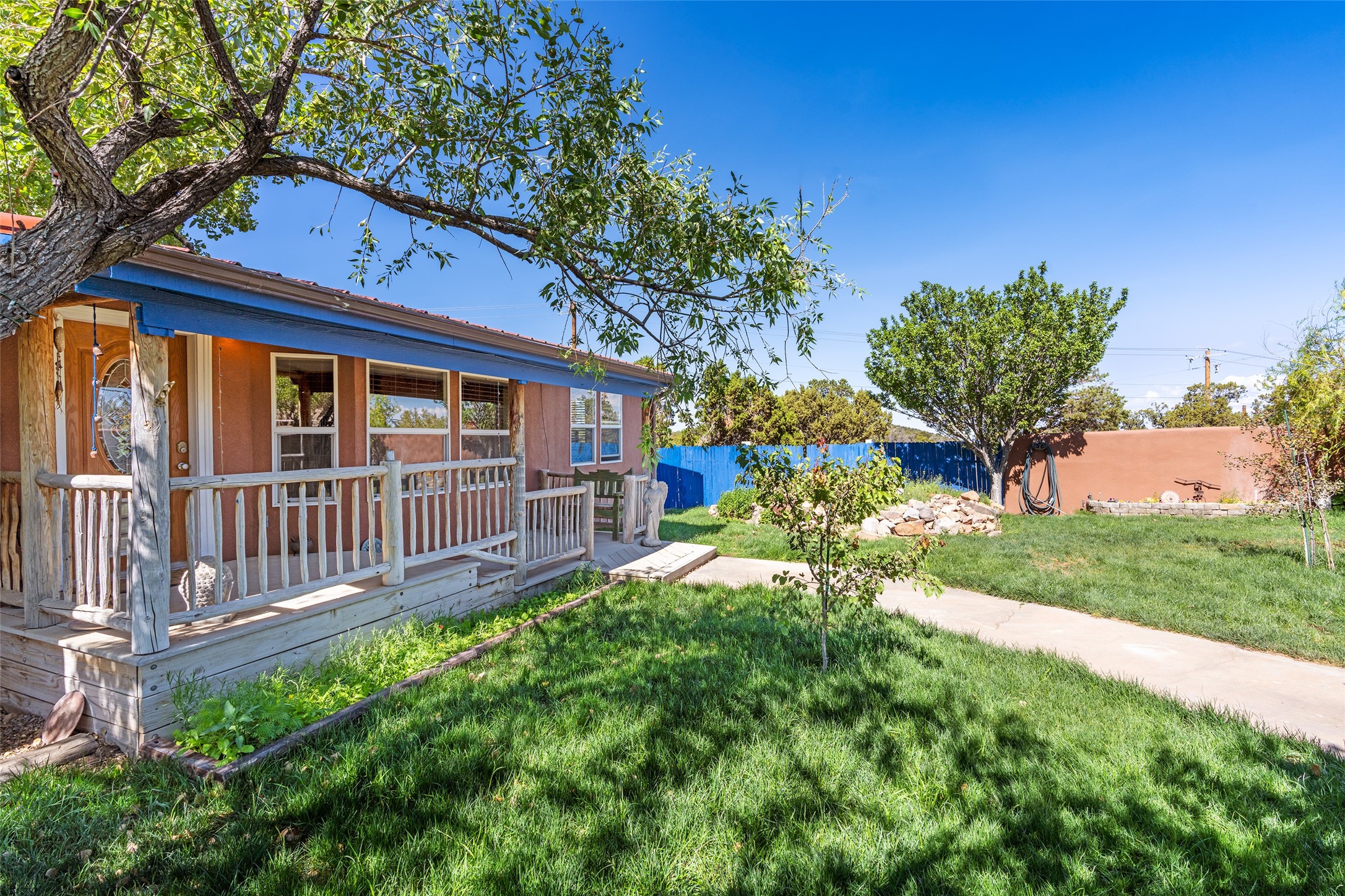 12 Apache Ridge Road Santa Fe, NM 87505 - Photo 6 of 69 Front of home