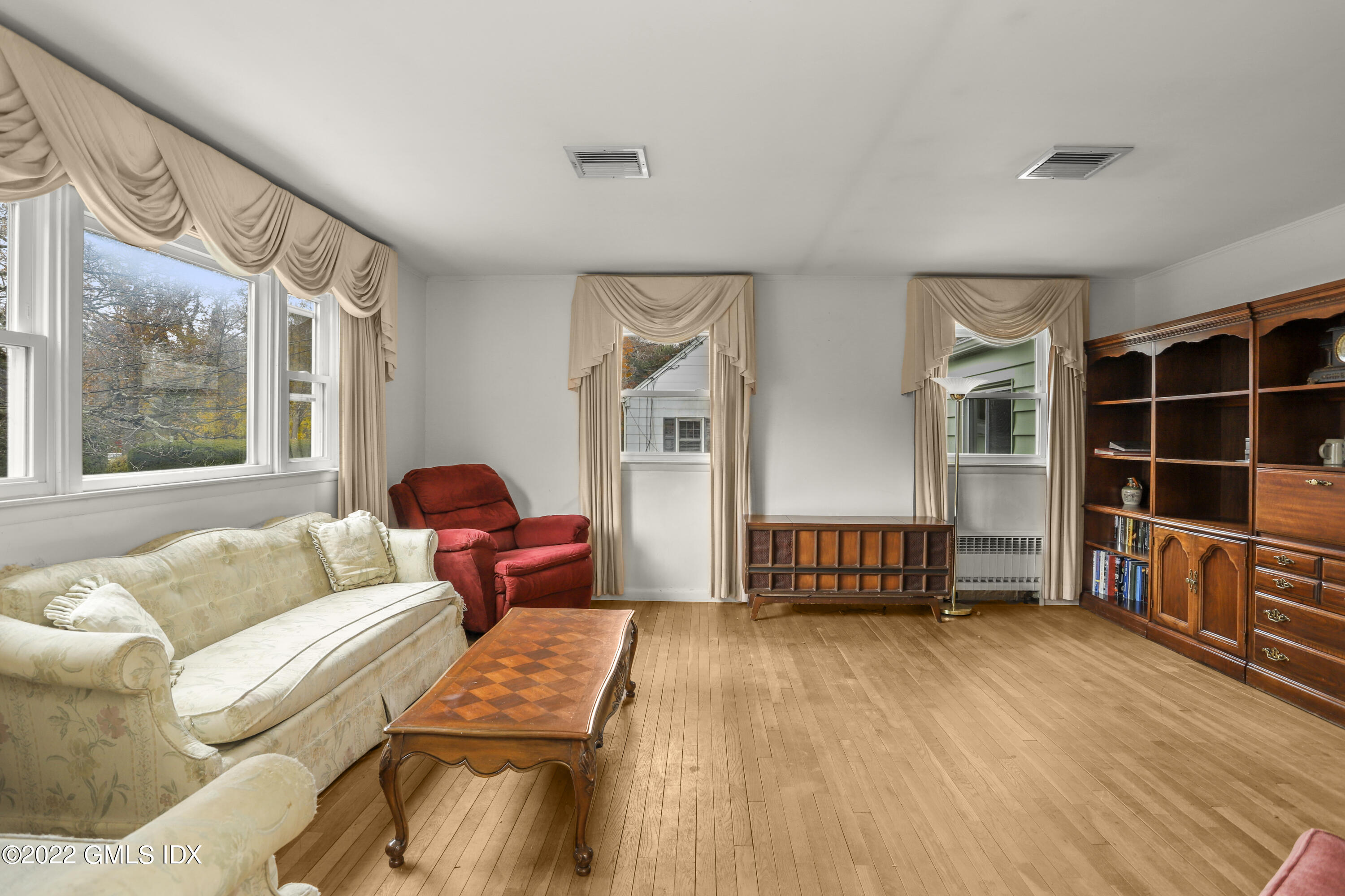 101 Monica Road Greenwich, CT 06831 - Photo 8 of 40 101 Monica Rd Greenwich CT-print-010-013