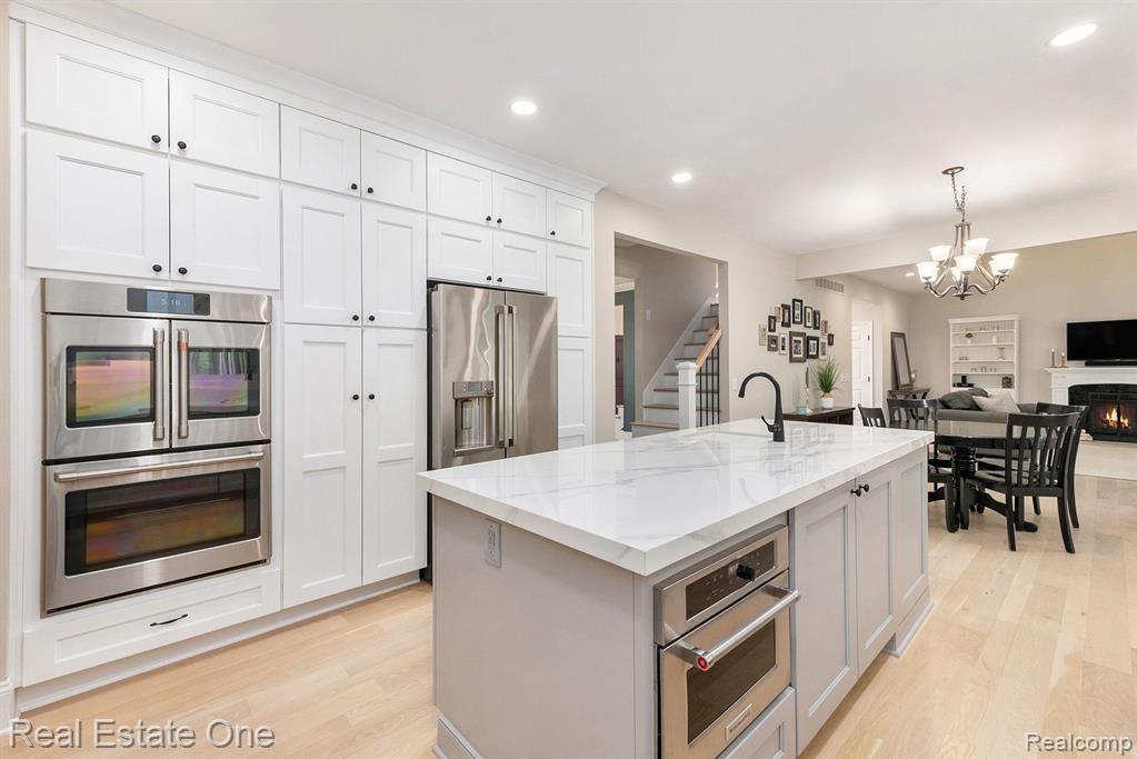 724 Woodfield Way Rochester Hills, MI 48307 - Photo 9 of 27