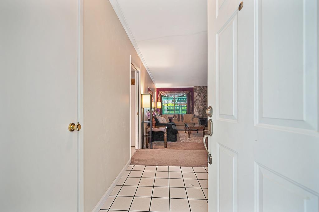 6447 Rexford Way Carmichael, CA 95608 - Photo 5 of 33