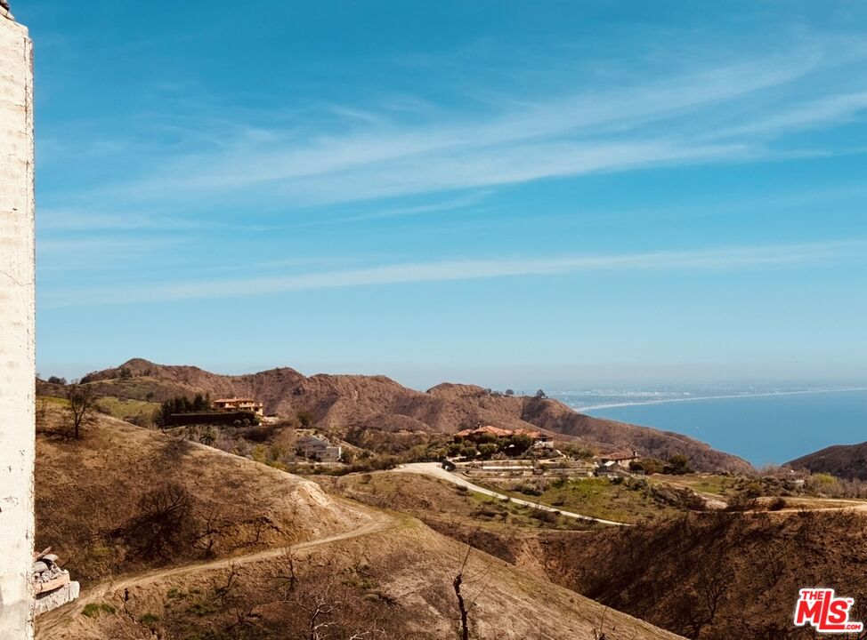 2566 Tuna Canyon Road Topanga, CA 90290 - Photo 20 of 30 a view of city and mountain
