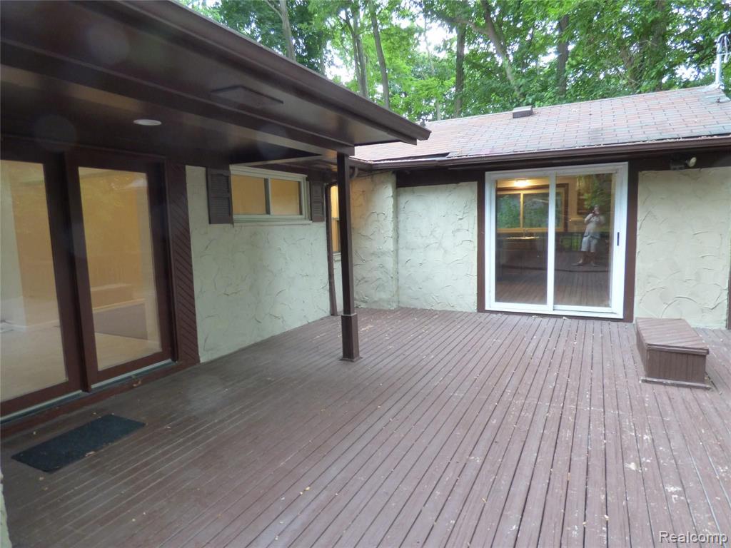 6120 Commerce Road West Bloomfield, MI 48324 - Photo 26 of 28