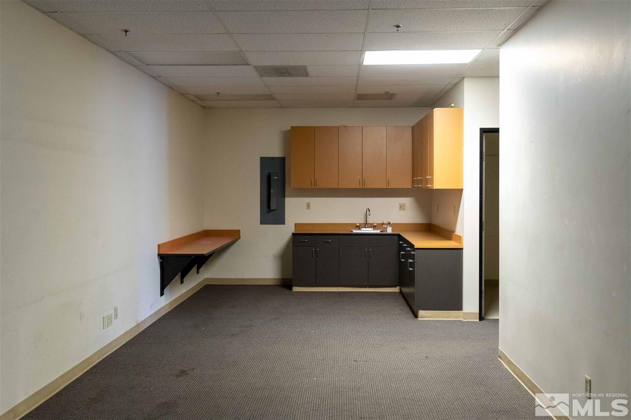 3735 A&b N Carson Street, Unit 3735 Carson City, NV 89706 - Photo 16 of 24 a spacious bathroom with a sink and a bathtub