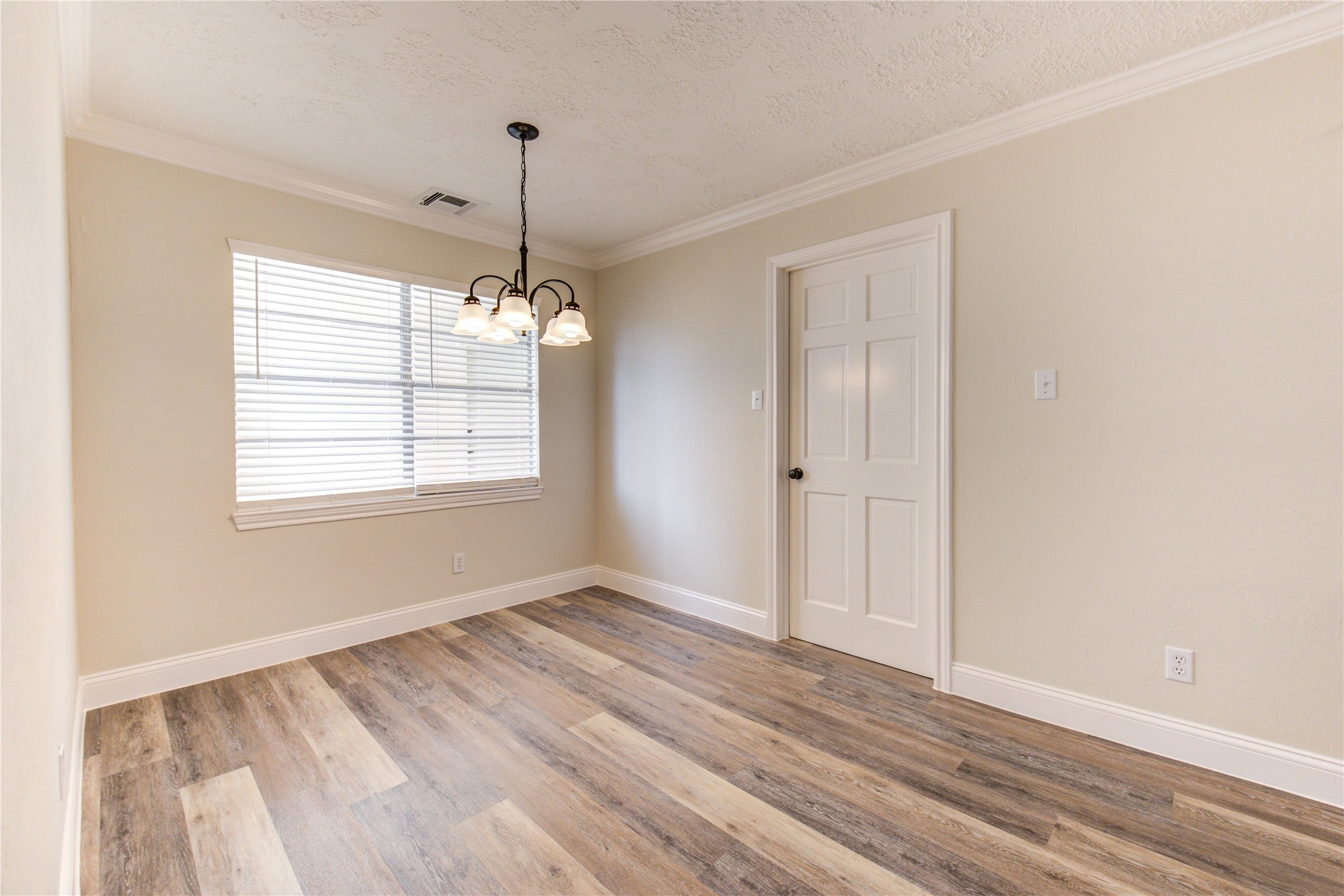 9115 Taidswood Drive Spring, TX 77379 - Photo 12 of 41 The breakfast area sports new blinds, paint, crown molding, high baseboards and new easy-to-care-for floors!
