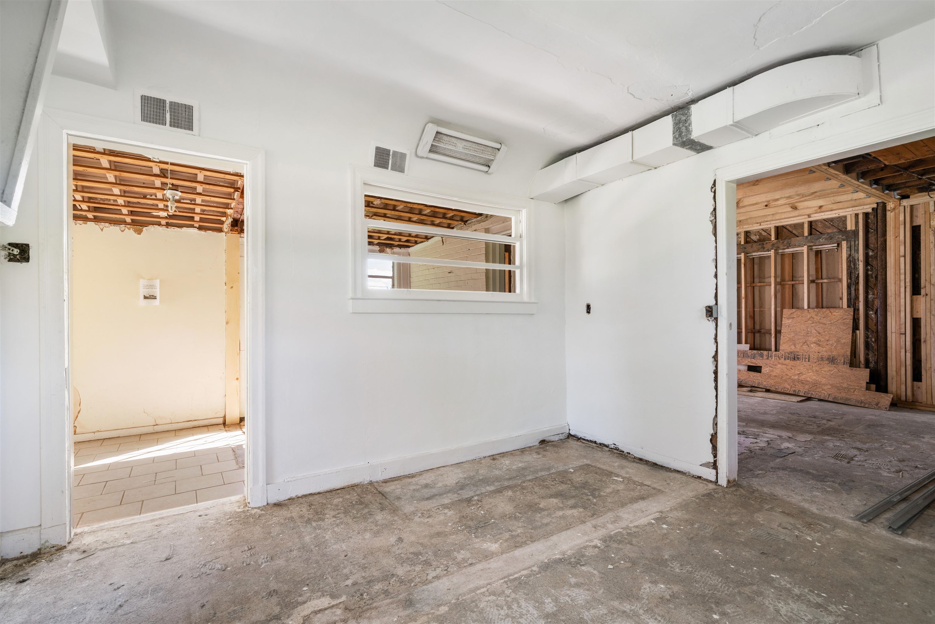 3590 Thomas Street Memphis, TN 38127 - Photo 26 of 39 an empty room with windows