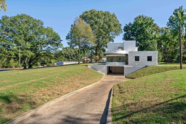 a view of a house with outdoor space