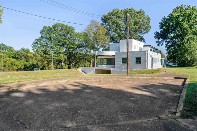 a view of street with yard