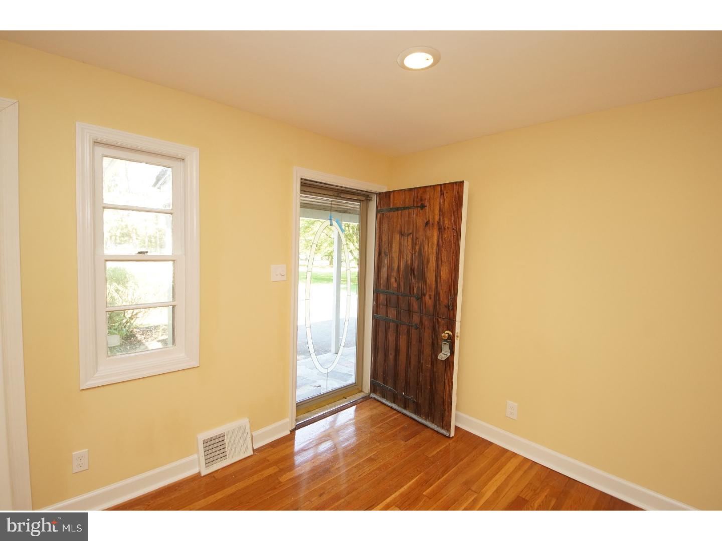 349 West Upper Ferry Road Ewing, NJ 08628 - Photo 4 of 23
