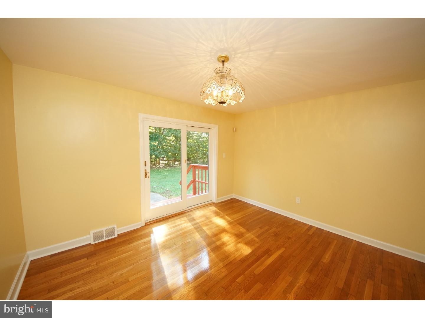 349 West Upper Ferry Road Ewing, NJ 08628 - Photo 5 of 23