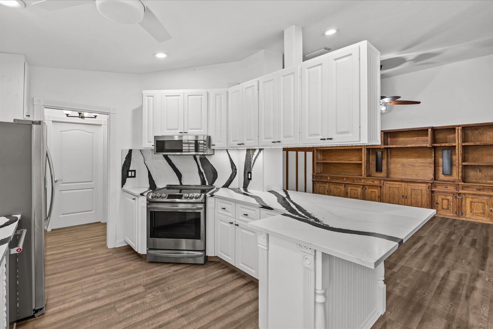 918 Southwest Balmoral Trace Stuart, FL 34997 - Photo 10 of 45 Kitchen