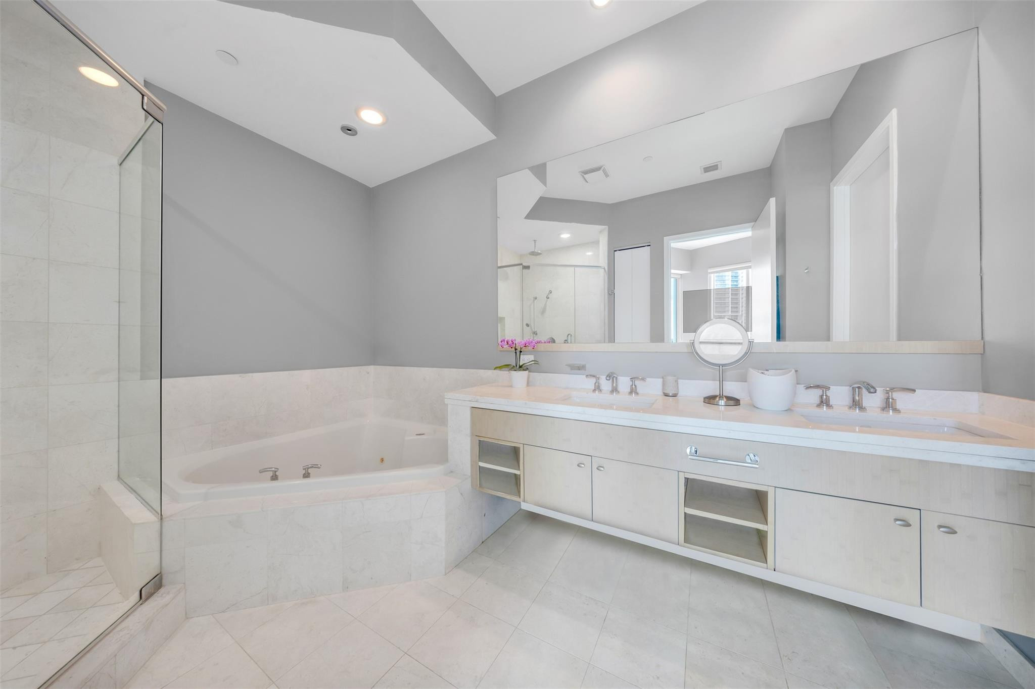 900 Brickell Key Boulevard, Unit 3105 Miami, FL 33131 - Photo 17 of 42 Photo 17