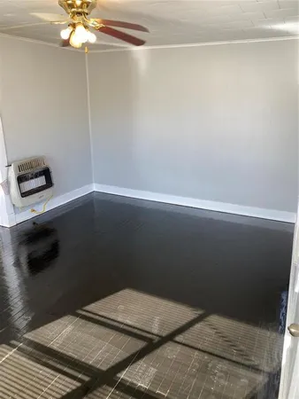 a view of empty room with window