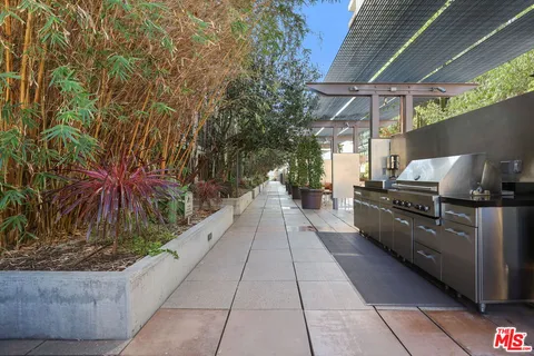 $4,995 | 1111 South Grand Avenue, Unit 916, Los Angeles, CA 90015