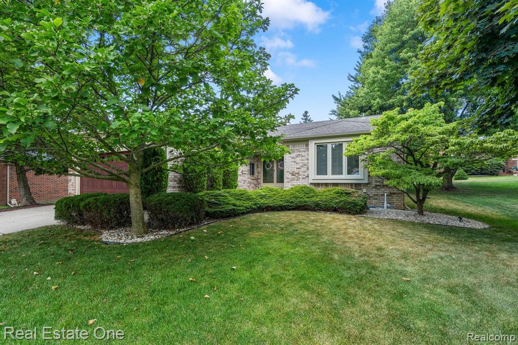 2090 Cumberland Road Rochester, MI 48307 - Photo 2 of 32