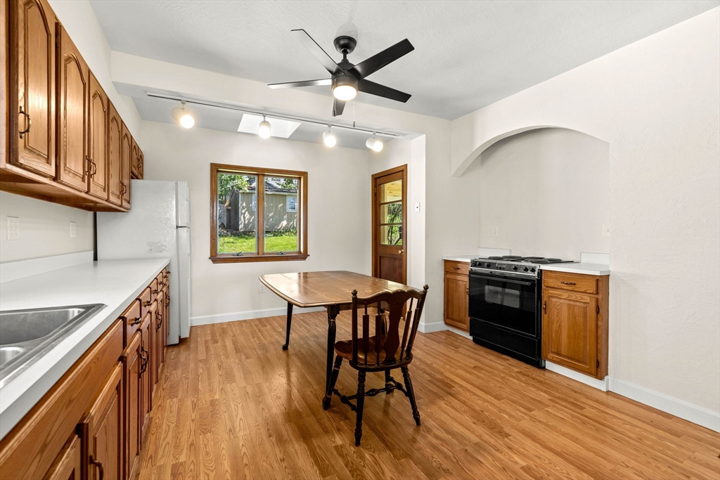 28 Hawthorne Street Lynn, MA 01902 - Photo 14 of 34