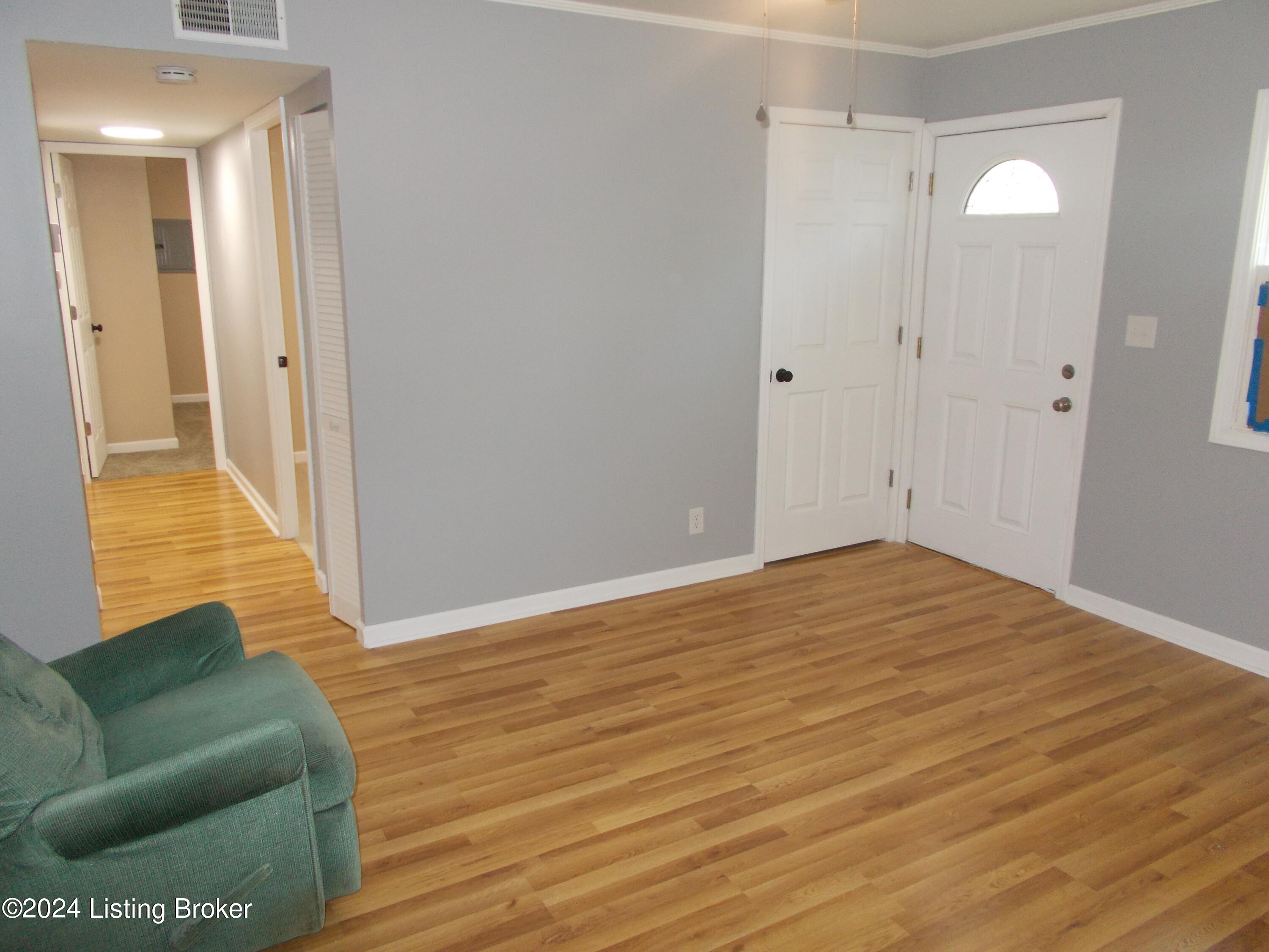 229 Crestwood Road Louisville, KY 40229 - Photo 2 of 16 DSCN1624