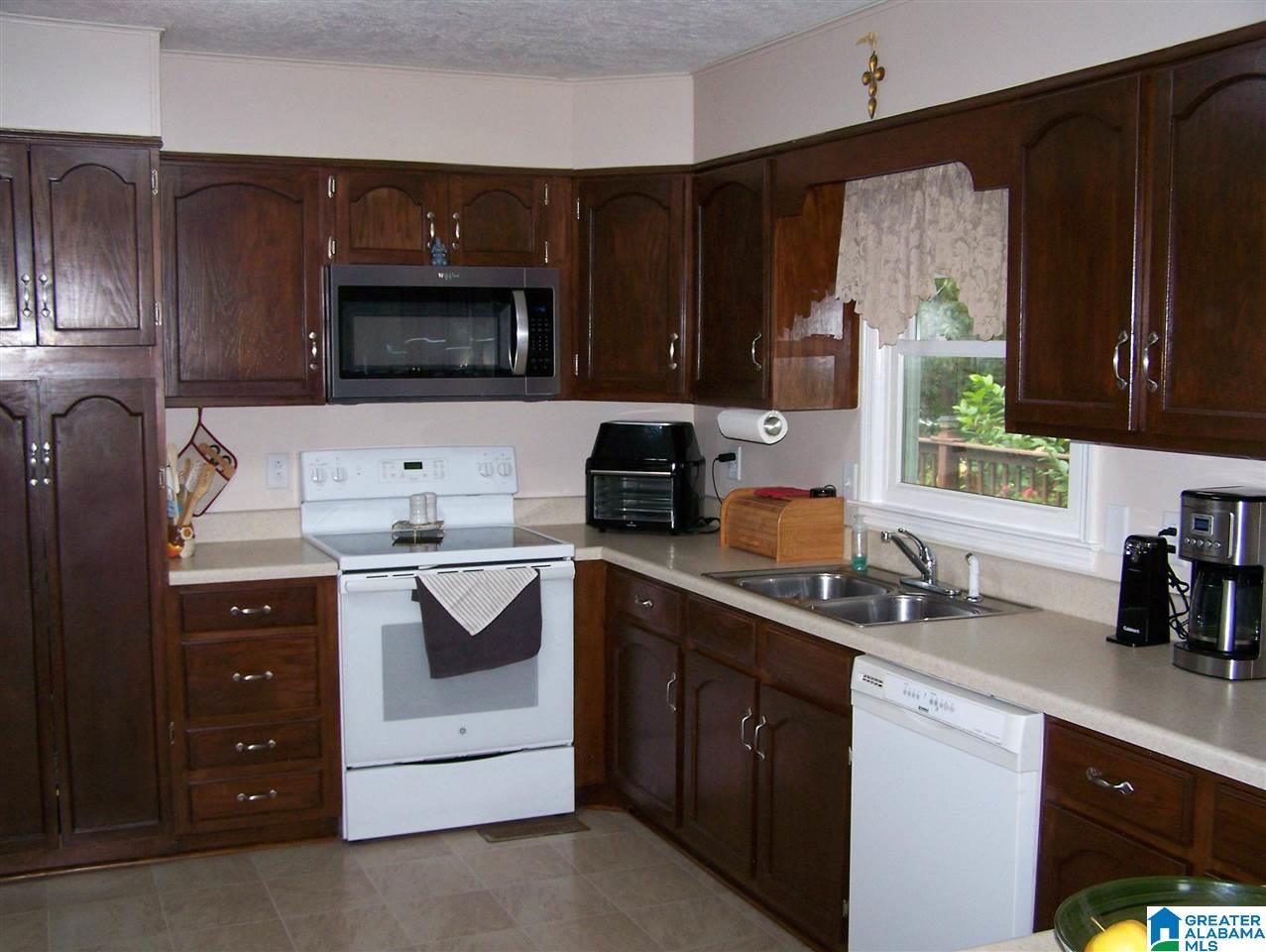 329 Shamrock Road Anniston, AL 36207 - Photo 5 of 50