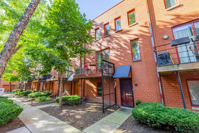 $374,900 | 1200 South Federal Street, Unit C, Chicago, IL 60605