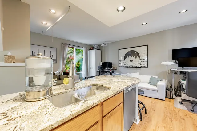 $374,900 | 1200 South Federal Street, Unit C, Chicago, IL 60605