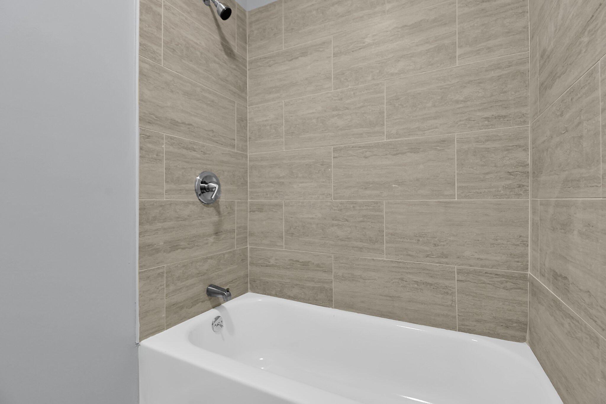906 Lockbourne Road Columbus, OH 43206 - Photo 23 of 34 Upstairs full bath