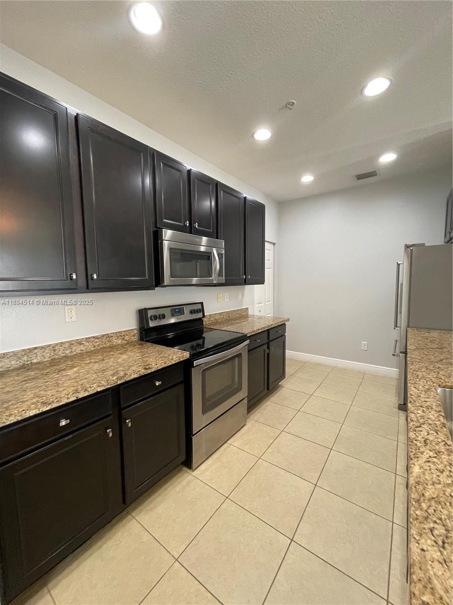 974 Southwest 147th Avenue, Unit 2601 Pembroke Pines, FL 33027 - Photo 3 of 39