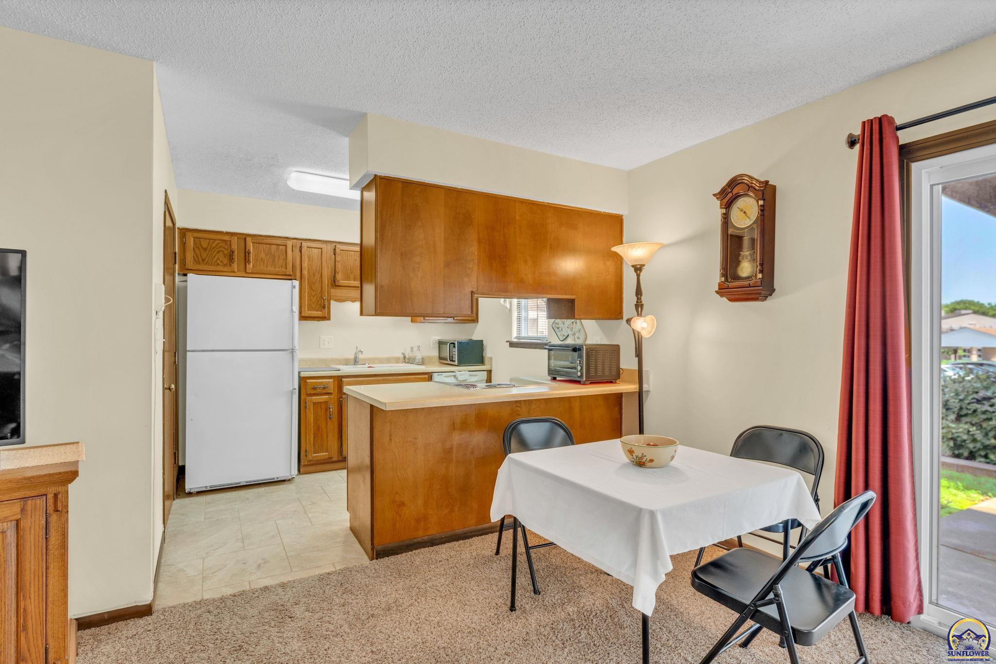 5853 Southwest 22nd Terrace Topeka, KS 66614 - Photo 4 of 12