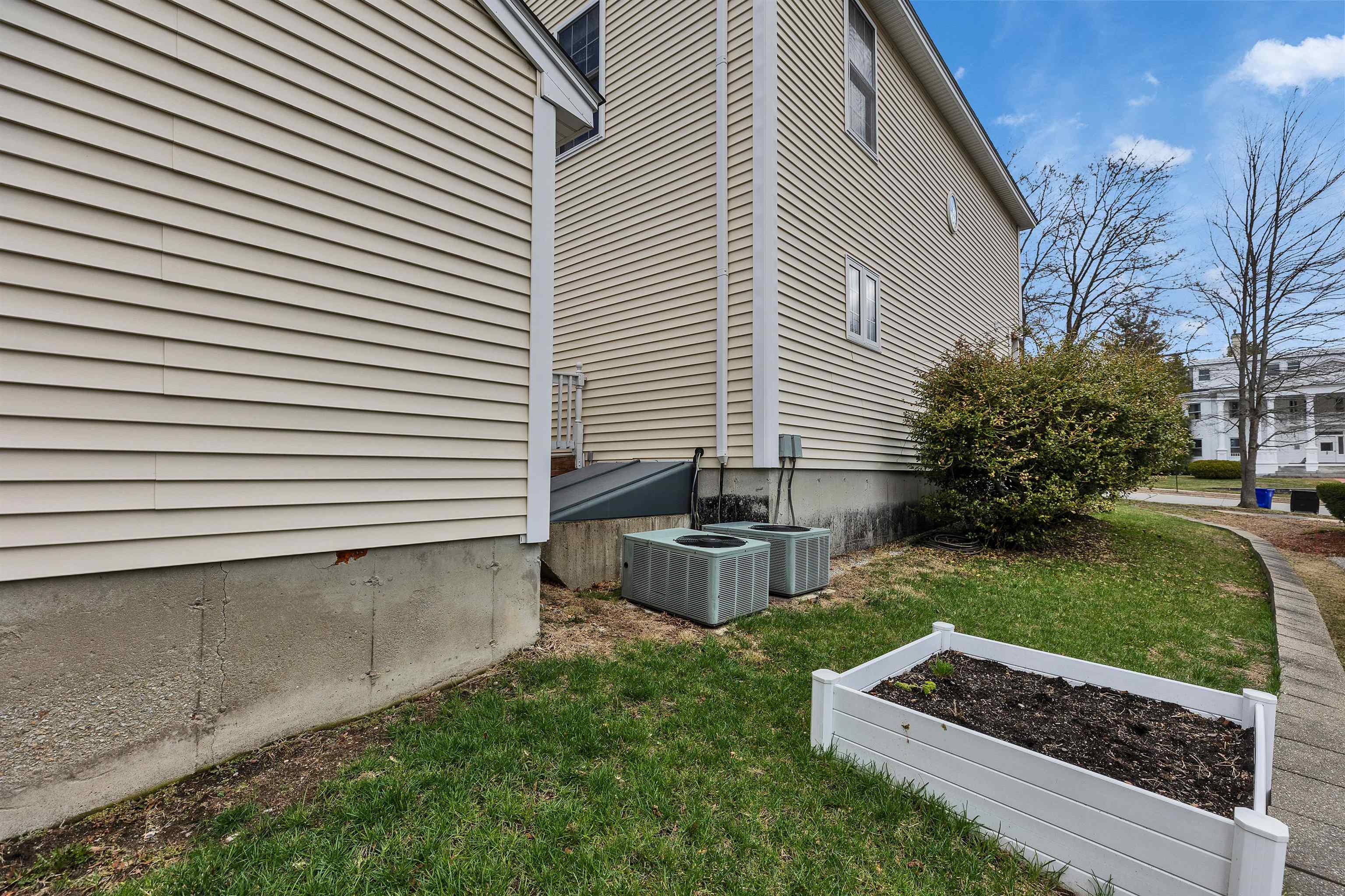2246 Elm Street Manchester, NH 03104 - Photo 34 of 40