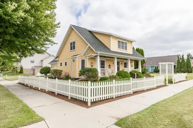 $325,000 | 1034 Wisconsin Avenue, Sheboygan, WI 53081