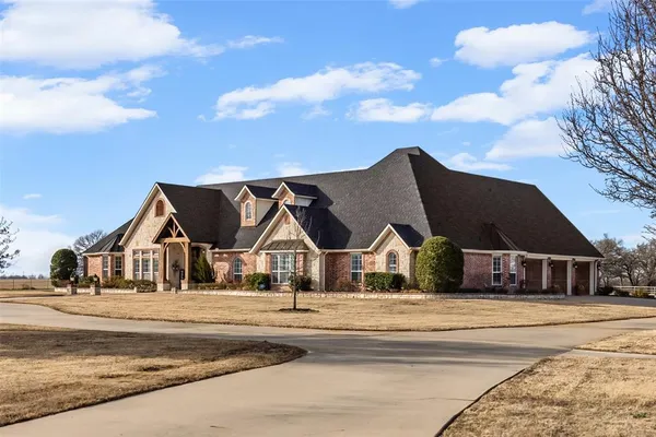 a view of house with street