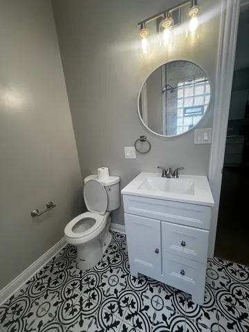 $1,500 | 3257 West Warren Boulevard, Unit 2, Chicago, IL 60624