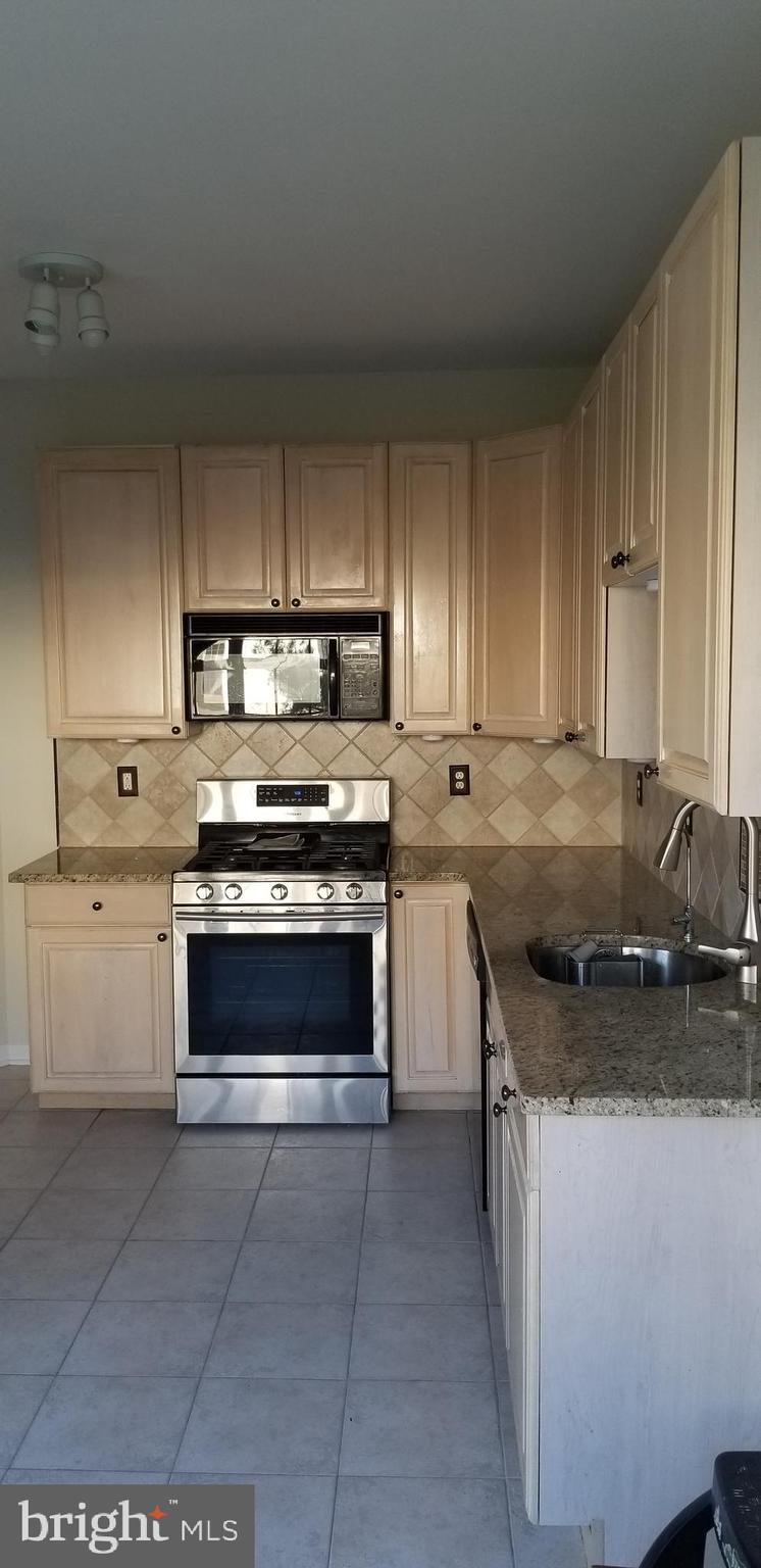71 Tennyson Road Hightstown, NJ 08520 - Photo 11 of 29