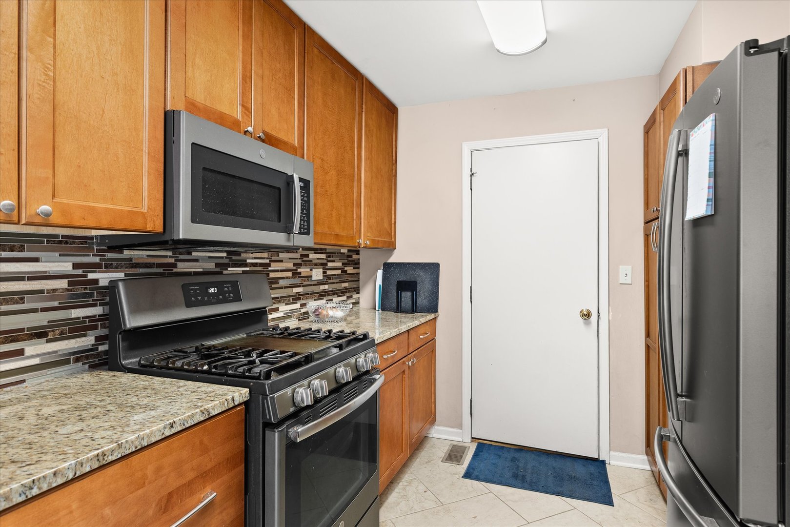 16830 South Parker Ridge Drive Lockport, IL 60441 - Photo 12 of 35 a kitchen with a stove microwave and refrigerator