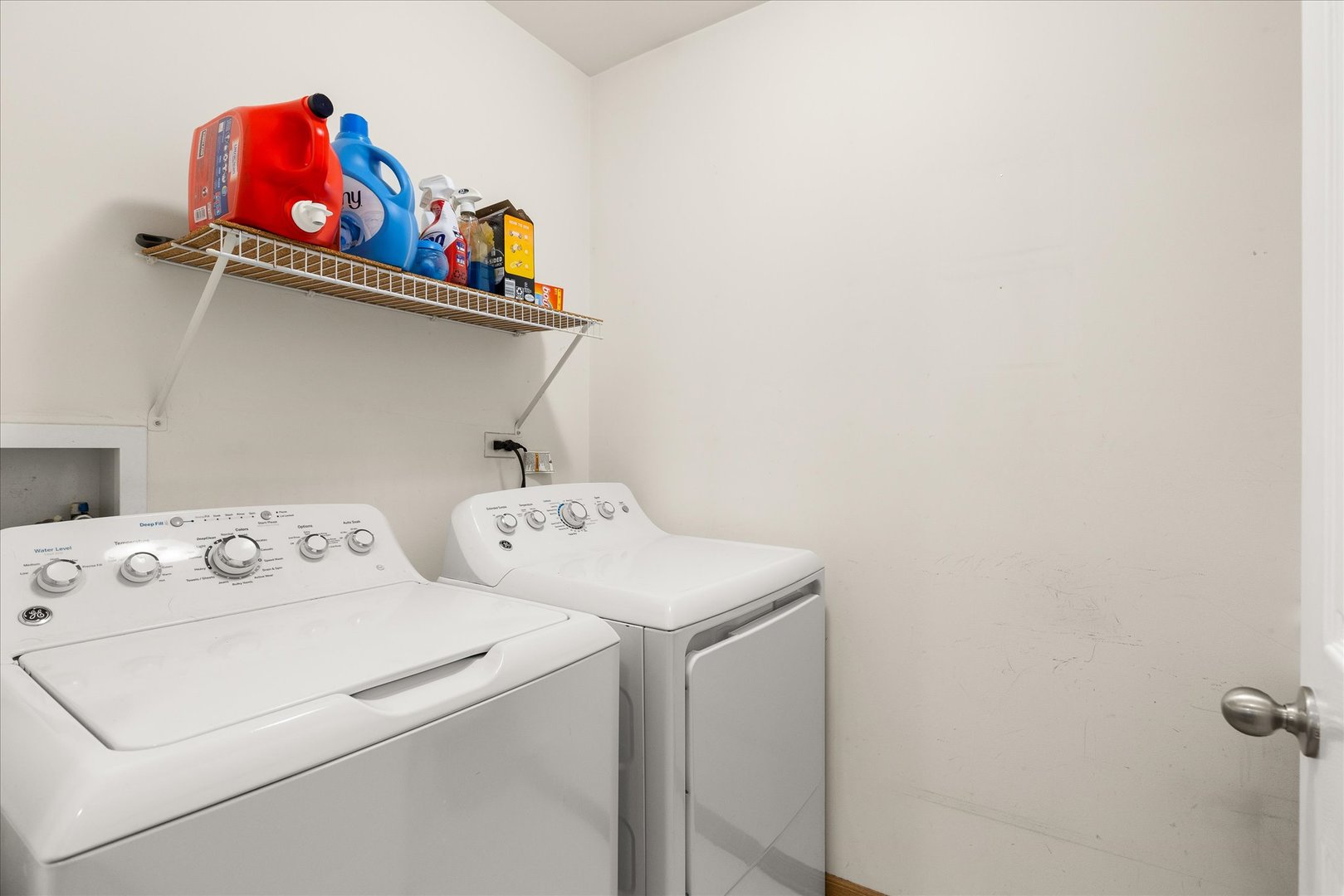 16830 South Parker Ridge Drive Lockport, IL 60441 - Photo 16 of 35 a utility room with dryer and washer