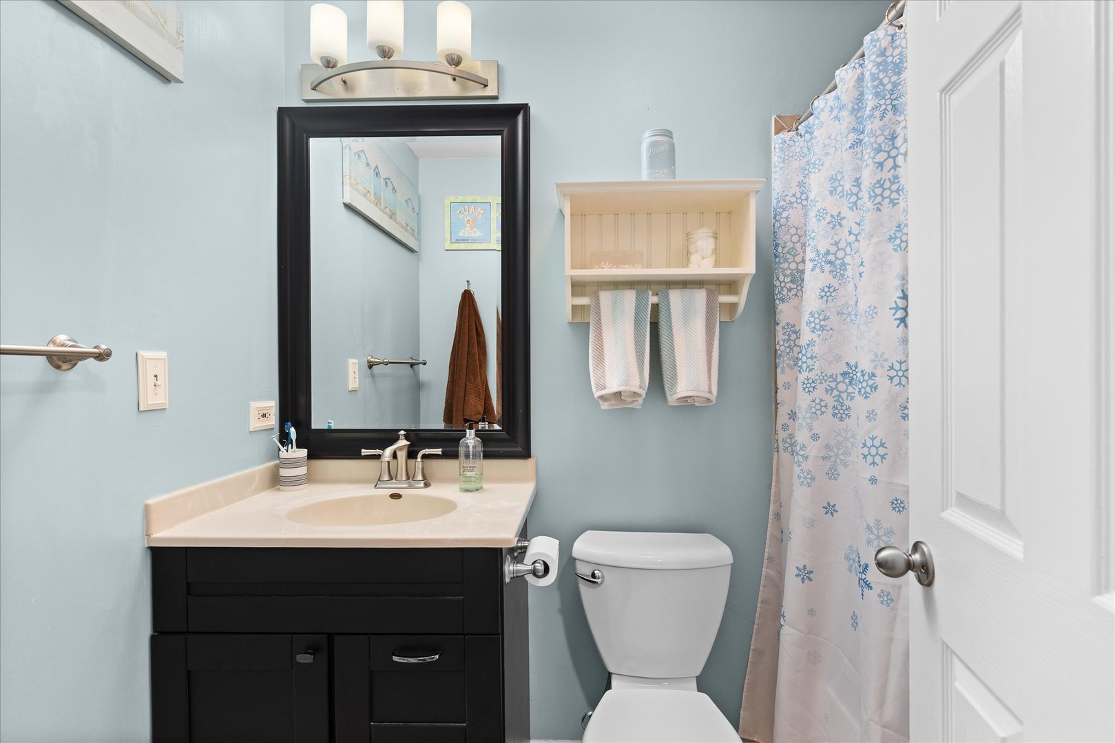 16830 South Parker Ridge Drive Lockport, IL 60441 - Photo 17 of 35 a bathroom with a toilet sink and mirror