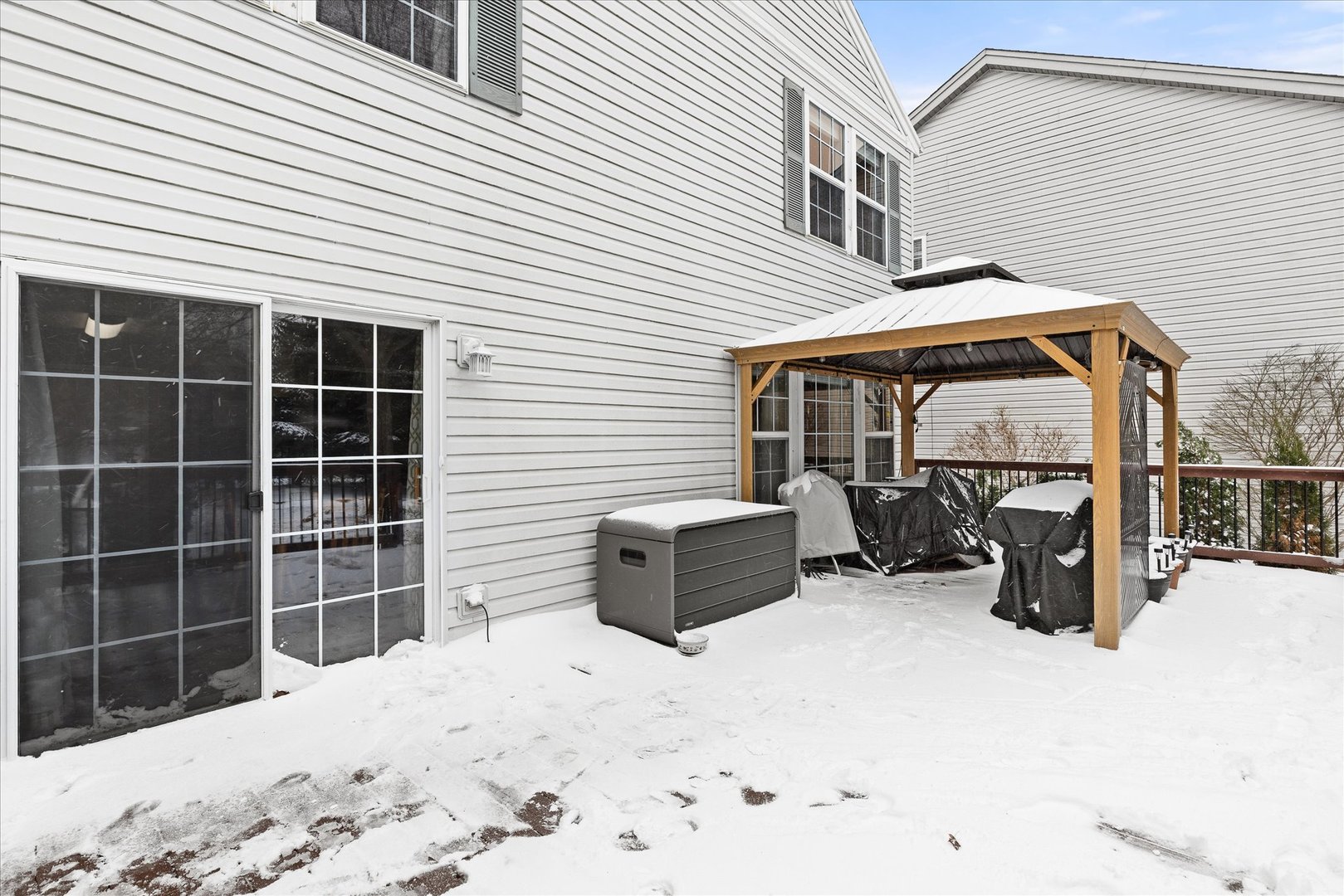16830 South Parker Ridge Drive Lockport, IL 60441 - Photo 28 of 35 a view of a backyard