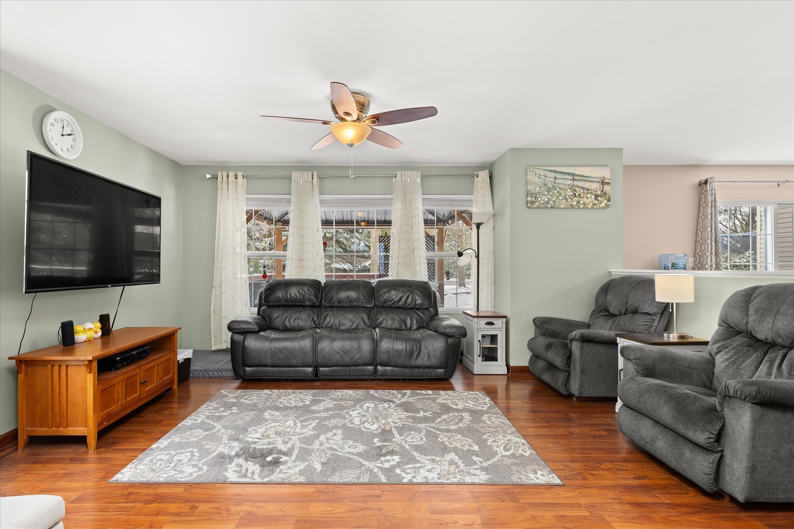 16830 South Parker Ridge Drive Lockport, IL 60441 - Photo 5 of 35 a living room with furniture and a flat screen tv