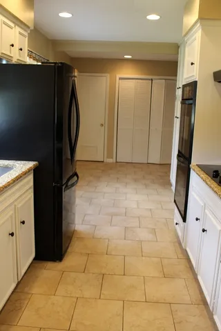 a view of entryway with a space