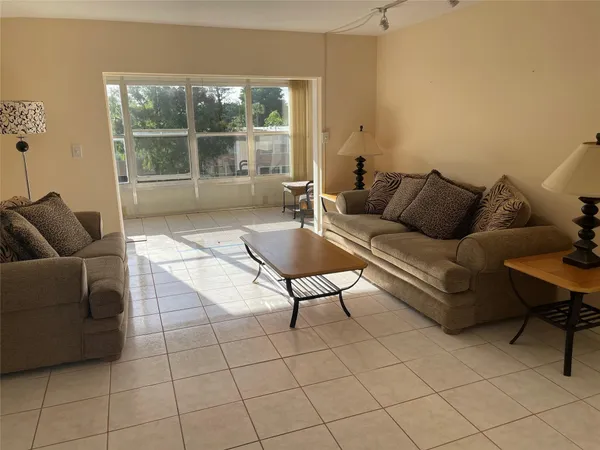 $136,000 | 1025 Country Club Drive, Unit 301, Margate, FL 33063