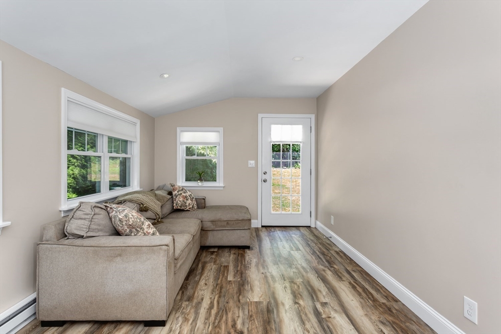 314 Pleasant Street Franklin, MA 02038 - Photo 23 of 40
